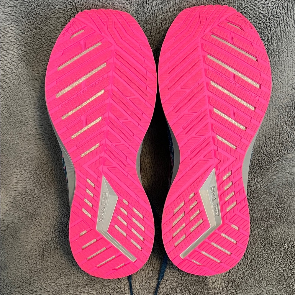 NWOT - Brooks Levitate 5 - Women's Blue and Pink Running Shoes FREE SHIPPING - Picture 4 of 6